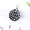 Médaille ronde en métal pour animal avec texte 'Call My Humans' et motifs de pattes - 28mm / Noir