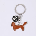 Porte-clés teckel en métal avec breloque chien marron et pendentif patte noire - Vieux Teckel avec Patte Noire