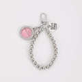 Detail van zilveren kogelketting met roze fotolijstje en hartvormige hanger - Rond