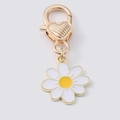 Golden lobster clasp with heart relief and white daisy flower pendant keychain charm - White Floral