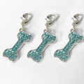 Tre ciondoli a forma di osso con strass blu e chiusura a moschettone per collari pet - Blu