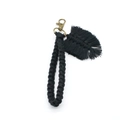 Detail of handmade black macrame wristlet keychain with leaf tassel and bronze clasp - 2*18cm / Black
