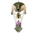 Decorazione da parete a mongolfiera intrecciata a mano in verde e beige con bambola - Verde Militare