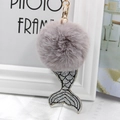Porte-clés queue de sirène en fausse fourrure avec paillettes et fermoir mousqueton - Gris clair