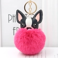 Dettaglio del portachiavi a forma di cane con testa bicolore e pompon in peluche rosa - Rosso rosa