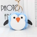 Porte-clés pingouin en peluche bleu clair 8cm en fausse fourrure avec boucle dorée - Bleu
