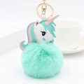 Détail du porte-clés licorne en peluche vert menthe avec fermoir doré et cuir cousu - Vert menthe