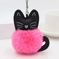 Detalle de llavero de gato de peluche con pompón rosa y cabeza de cuero negro decorativa - Gato / Rojo Sandía