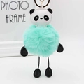Dettaglio portachiavi panda di peluche verde menta con anello dorato e finta pelle - 15x8cm / Verde