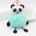 Detalle del llavero de panda con pompón verde menta y cierre de metal dorado fino - Verde