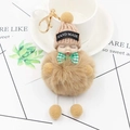 Schlafendes Baby Plüsch Schlüsselanhänger mit brauner Strickmütze und grüner Karoschleife - Khaki