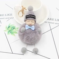 Porte-clés poupée bébé endormi avec boule de poils grise et nœud à carreaux bleu - Gris clair