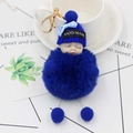 Vista dettagliata del portachiavi a bambola che dorme blu reale con cappello e fiocco - Blu Zaffiro
