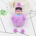 Porte-clés mignon poupée en peluche violette avec bonnet tricoté, nœud et crochet doré - Violet