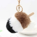 Dettaglio portachiavi in peluche a forma di gelato con pelliccia e chiusura dorata - 8cm / Nero/Bianco/Marrone (N. 4)