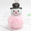 Détail d'un porte-clés bonhomme de neige avec pompon en peluche rose et fermoir métal - Rose Clair