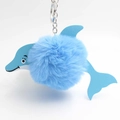 Schattige blauwe dolfijn pluche pompon sleutelhanger met kunstlederen details en haakje - Blauw