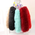 Gros plan de porte-clés queue de renard en fausse fourrure douce de couleurs variées - Marron Noir Rouge Rose Multi (Couleur 1)