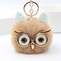 Détail d'un porte-clés hibou en peluche avec yeux à paillettes et anneau doré brillant - Khaki