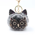 Dettaglio del portachiavi a gufo in peluche con pelliccia sintetica e paillettes - Nero Ghiaccio