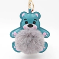 Detail von blaugrünem Teddybär-Schlüsselanhänger aus Kunstleder mit grauem Plüsch und Goldring - Pompon Durchmesser 8cm / Hellgrau