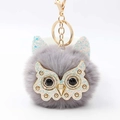 Portachiavi a forma di gufo in peluche grigio con pompon e viso dorato con pietre nere - Grigio chiaro