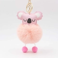 Dettaglio del portachiavi a forma di koala in peluche rosa con anello in metallo dorato - Rosa