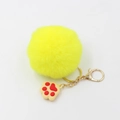 Llavero de pompón amarillo suave con colgante de pata de perro y cierre metálico dorado - Amarillo