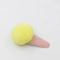 Détail de la pince à cheveux glace avec pompon jaune et base en velours côtelé rose - Light jaune