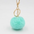 Vue détaillée du porte-clés pompon vert menthe avec fermoir mousqueton doré brillant - Diamètre Pompon 6CM / Vert