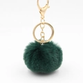 Détail d'un porte-clés pompon vert forêt de 6 cm en fausse fourrure et métal doré - Diamètre Pompon 6CM / Vert Armée