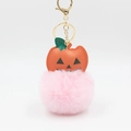 Llavero de calabaza de Halloween con colgante de cuero y pompón de piel rosa suave - Rosa Claro