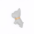 Dettaglio del portachiavi a forma di bulldog francese in pelle PU grigia con fibbia dorata - Senza fibbia / Grigio