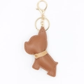 Simpatico portachiavi a forma di cane in pelle marrone con metallo dorato su bianco - Con fibbia / Caffè