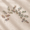 Vue détaillée du bandeau de mariée avec fil doré et perles de cristal irisées - Style Feuille Perle Couleur Magique Dorée (HS-J6659AB)