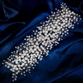 Vigne de cheveux de mariée élégante en fil d'argent et perles sur satin bleu profond - Vigne de Cheveux Tissée à la Main en Perles (HS-J7333S)