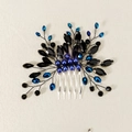 Détail d'un peigne à cheveux mariée fait main avec cristaux bleu roi et base argentée à 5 dents - Peigne à Cheveux en Perles de Couleurs Mixtes 5 Dents (HS-J6799)