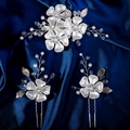 Dettaglio set da sposa 3 pezzi con petali di acrilico e perle su raso blu scuro - HS-J7456S