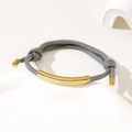 Verstellbares graues geflochtenes Armband mit goldener Metallröhre und elegantem Finish - 6mm Gebogene Platte / Graues Seil/Goldene Platte