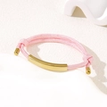 Verstellbares rosa geflochtenes Seilarmband mit gebogener goldener Metallstange und Kordel - 6mm Gebogene Platte / Rosa Seil/Goldene Platte