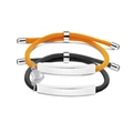 Détail de bracelets tressés pour couples avec plaques en métal et breloques cœur - Plaque Argentée (Corde Noire et Orange)