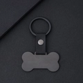 Placa para mascota en forma de hueso negro mate con correa de cuero y un llavero metálico - Negro