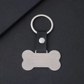 Placa de identificación en forma de hueso metálico con correa de cuero negro y aro - Plateado