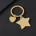 Porte-clés doré en acier inoxydable avec pendentifs cœur et étoile sur fond noir mat - Style Doré