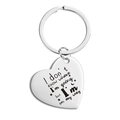 Vue macro d'un porte-clés en forme de cœur gravé en acier inoxydable avec citation - Argent Étoile Lune Voyage Inspirant (TX0038) / Argent