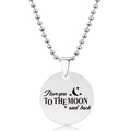 Detail van zilveren ronde hanger ketting met gegraveerde maan, sterren en romantische tekst - Maan en Ster Citaat Stijl (Y00007) / Zilver