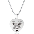 Detail van hartvormige hanger ketting met gegraveerde vriendschap tekst en bolletjesketting - Diepe Vriendschap Stijl (X00005)