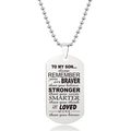 Macro detail van zilveren roestvrijstalen dog tag ketting met gravure voor mijn zoon - Inspirerend Voor Zoon Stijl(W00002)