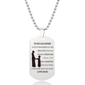 Macro-opname van roestvrijstalen dogtag-ketting met gegraveerd moeder en dochter silhouet - Moeder en Dochter Inspirerende Stijl (W00008)