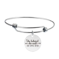 Close-up of adjustable silver bangle with engraved round pendant She believed she could - She believed she could SO SHE DID (Y00012)